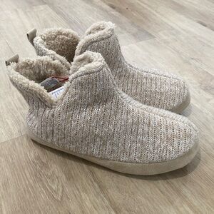 NEW Women’s Dearfoams Memory Foam Slippers